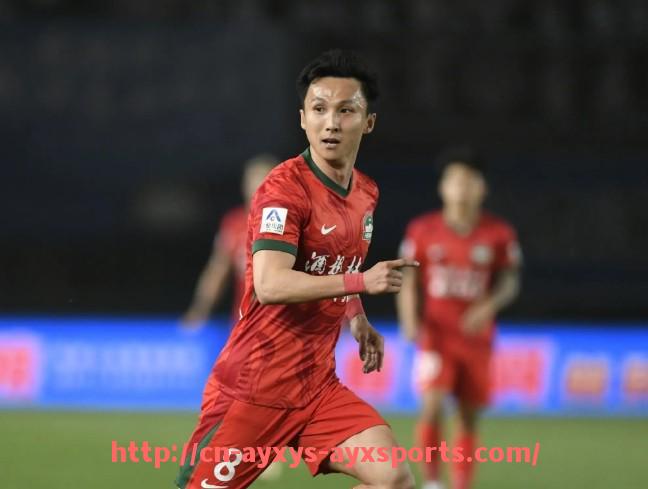 爱游戏体育-篮球比赛中防守强度提升对限制对手得分的重要性及训练方法